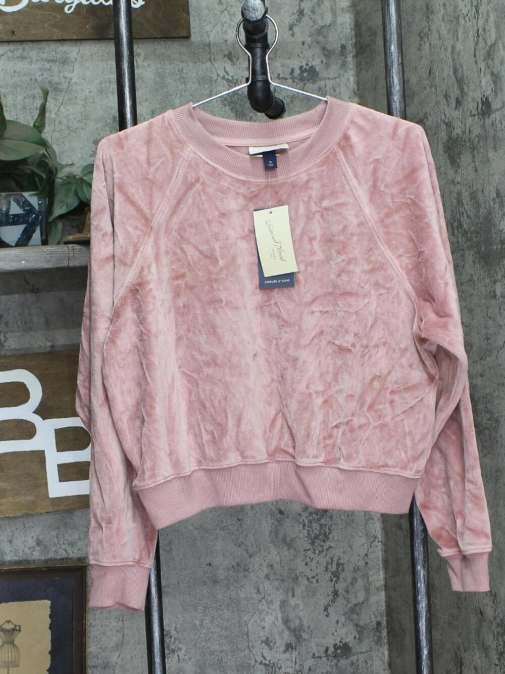 Universal Thread Pink Universal Thread Leisure Studio Velour Pullover Sz M